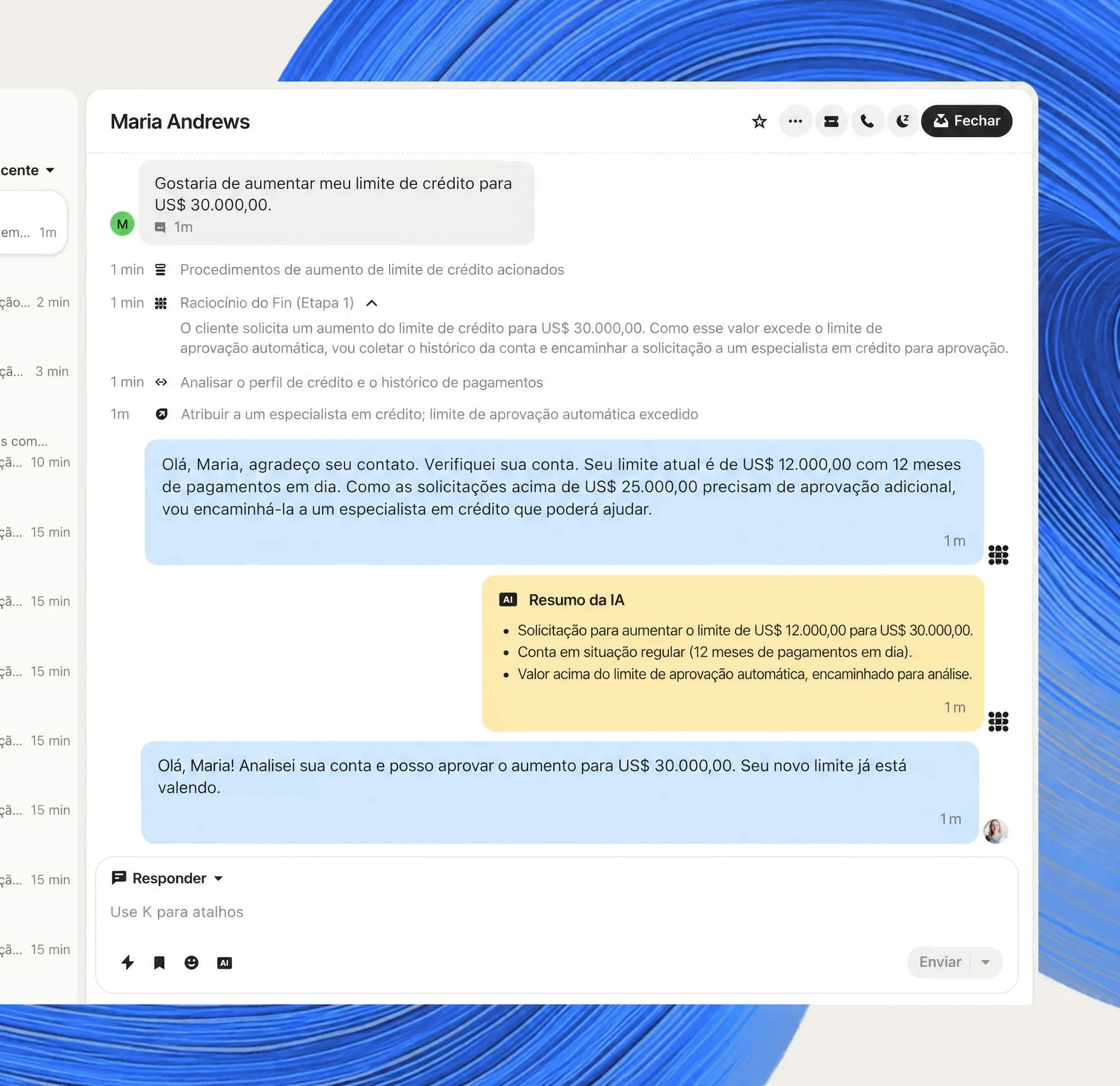 Captura de tela de uma conversa sobre limite de crédito na Inbox da Intercom, com o raciocínio do Fin e um resumo para o membro da equipe responsável pela aprovação, sobreposta a um fundo com espiral em degradê azul.