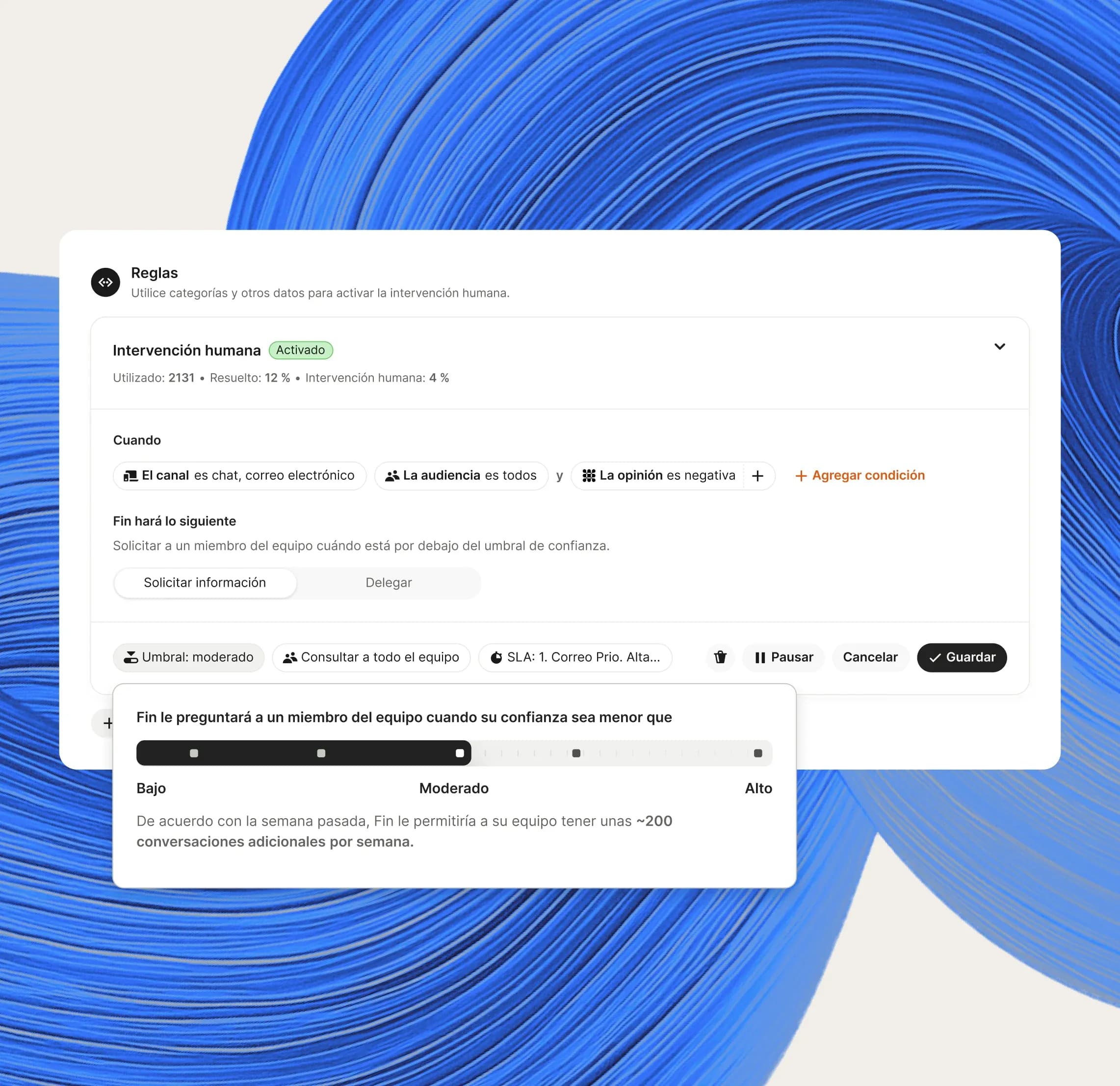 Captura de pantalla de una regla de la intervención de humanos de Intercom, con un control deslizante del nivel de confianza para cuando Fin consulta a un miembro del equipo, sobre un remolino de gradiente azul