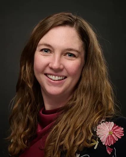 Headshot of Kat Crichton